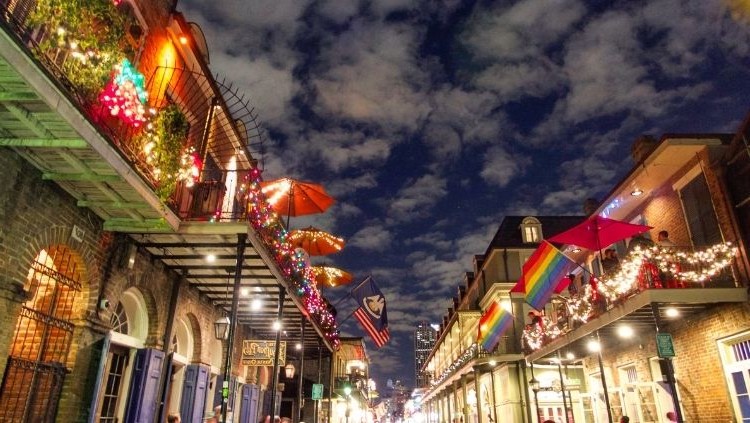 New Orleans holiday street scene
