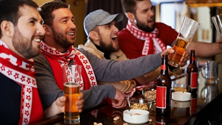 Cozy pub scene with live music and friendly atmosphere