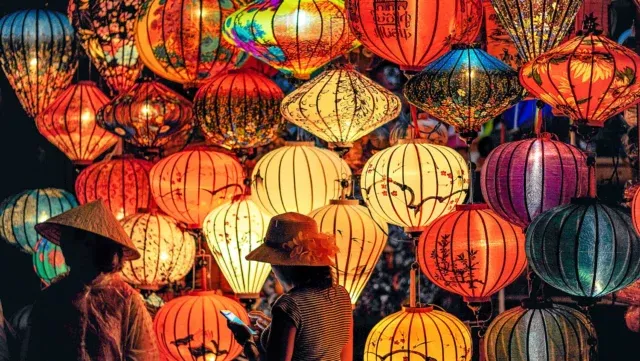 Ideas for what to do at night when traveling solo